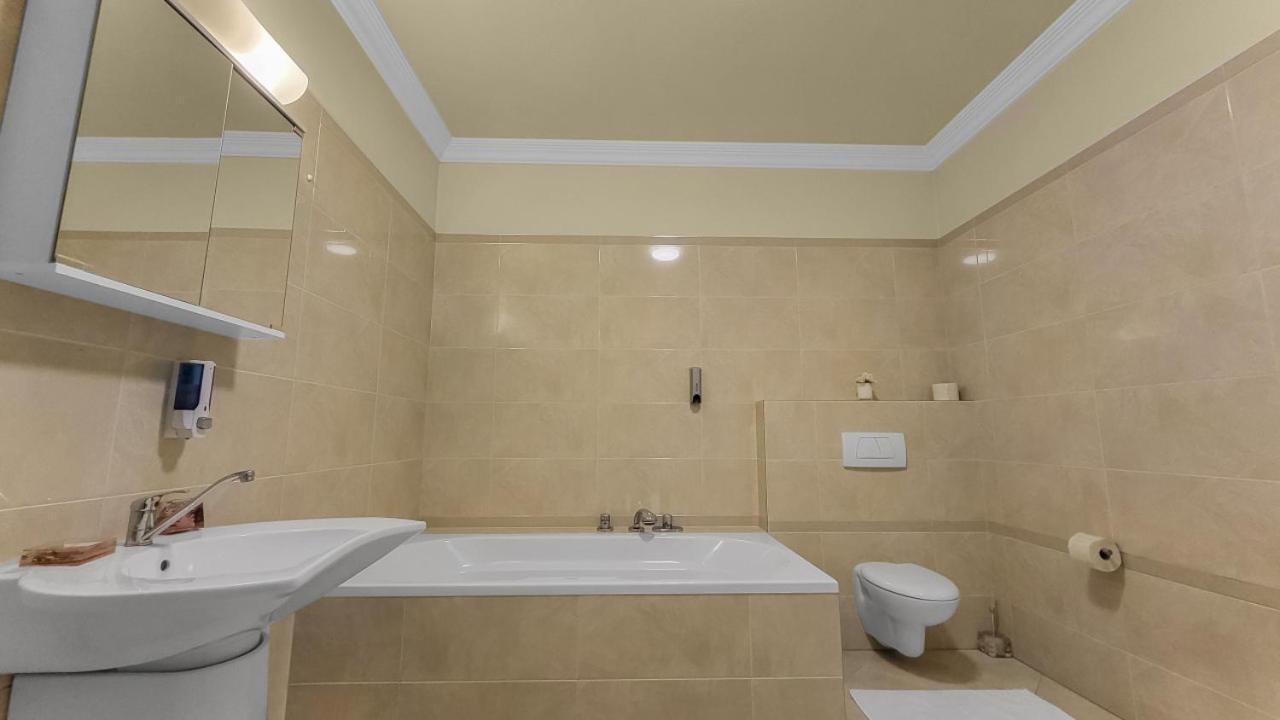 Adalbert Apartamento *